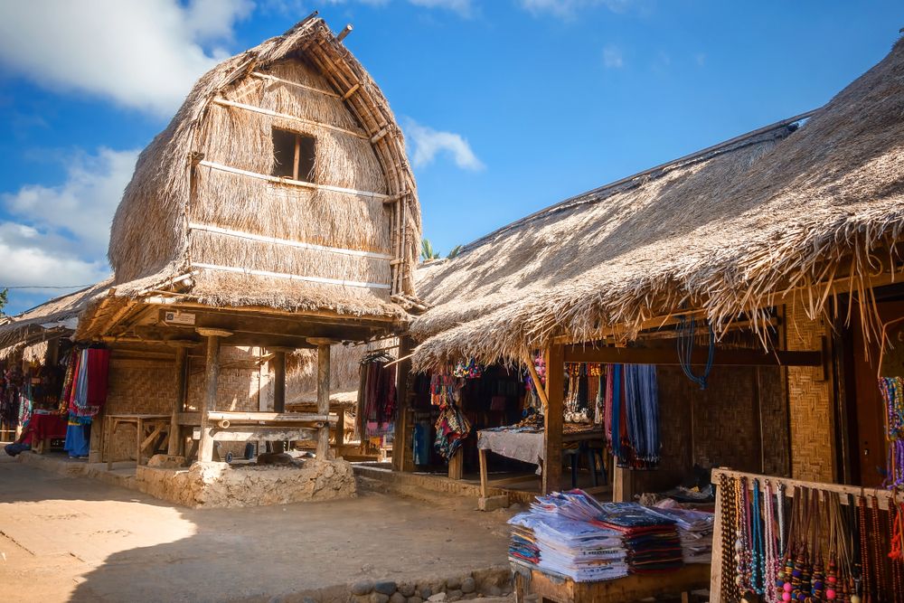 Traditional-design-of-the-exterior-of-SASAK-houses-in-Lombok-Island-Indonesia.-Frame-and-roof-are-made-of-wood-bamboo-and-straw-leaves-of-coconut-trees.-1