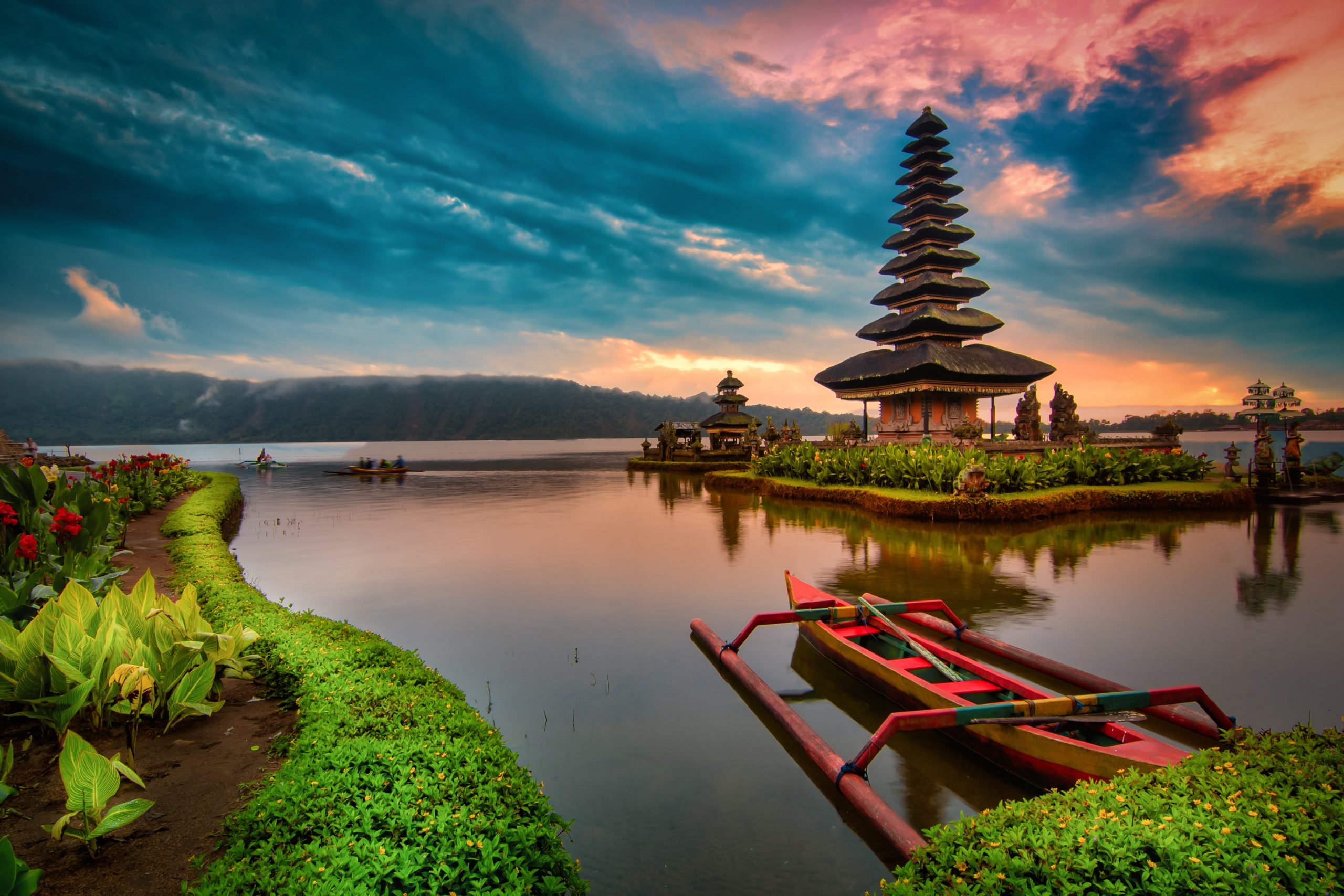 pura-ulun-danu-bratan-bali-bedugul-scaled